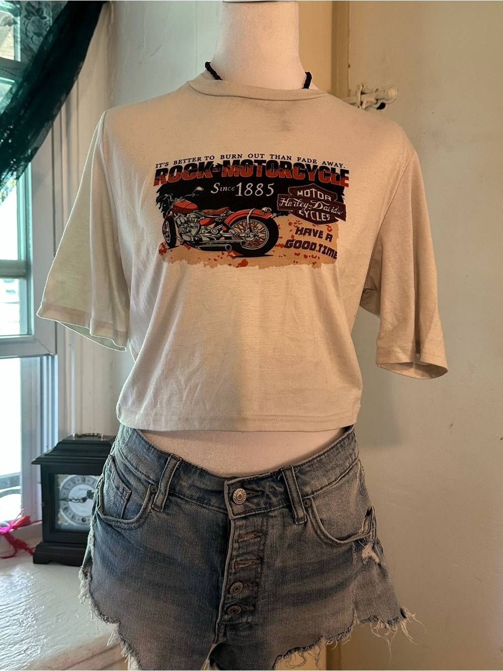 SHEIN Cream Cropped Graphic Tee with Black Label